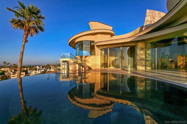 7455 Hillside Dr, La Jolla, CA 92037