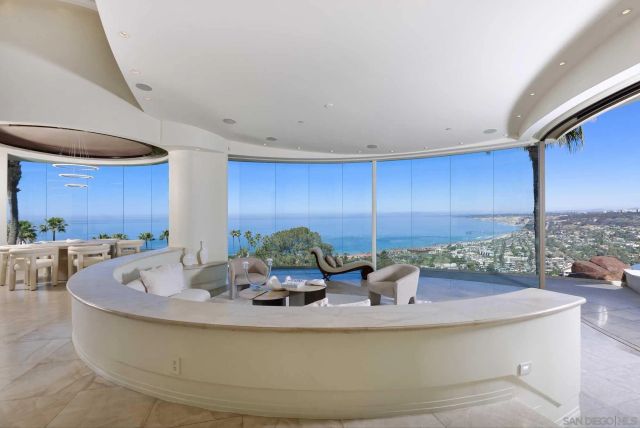 7455 Hillside Dr, La Jolla, CA 92037