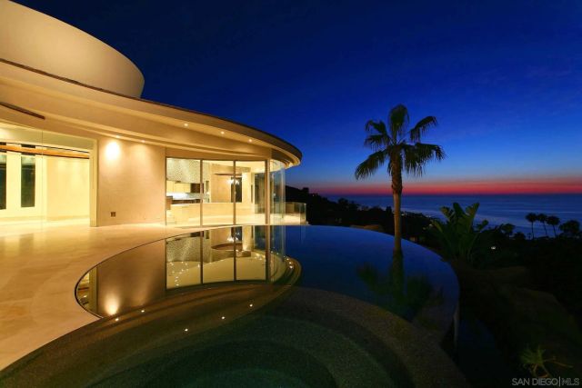 7455 Hillside Dr, La Jolla, CA 92037