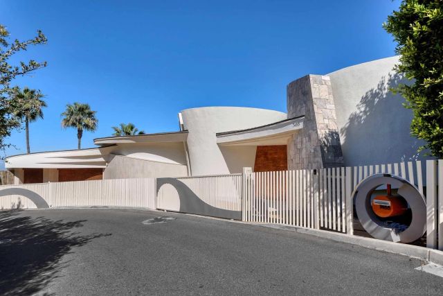 7455 Hillside Dr, La Jolla, CA 92037