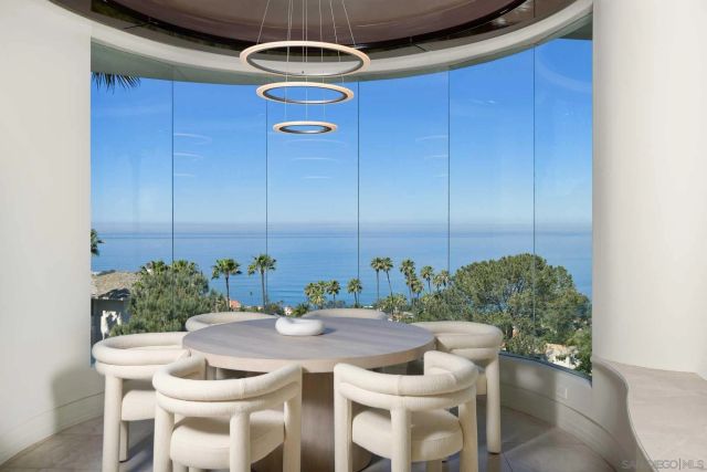 7455 Hillside Dr, La Jolla, CA 92037