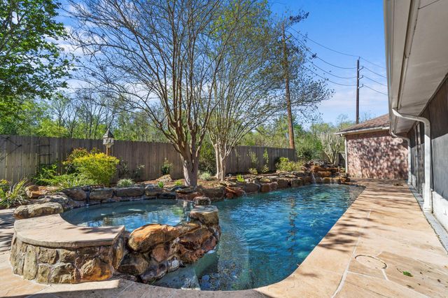 2038 Crisfield Drive, Sugar Land, TX 77479