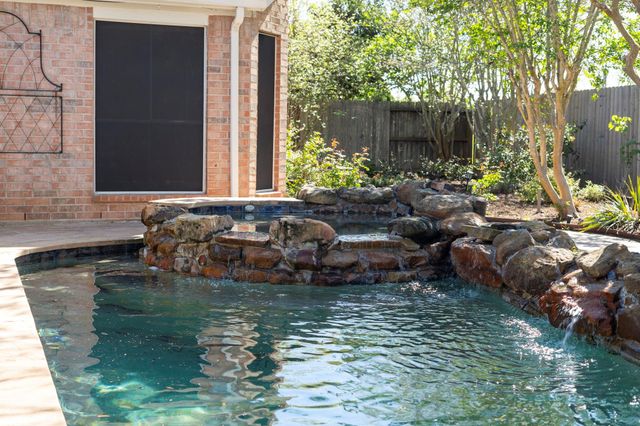 2038 Crisfield Drive, Sugar Land, TX 77479