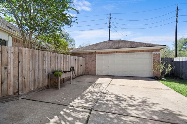 2038 Crisfield Drive, Sugar Land, TX 77479