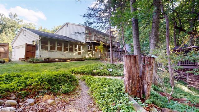 20076 Idlewood Trail, Strongsville, OH 44149