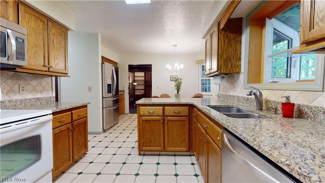 20076 Idlewood Trail, Strongsville, OH 44149