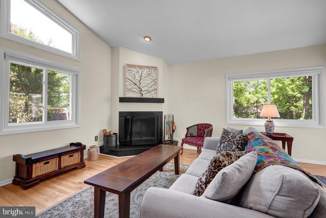 8700 LINTON LN, Alexandria, VA 22308
