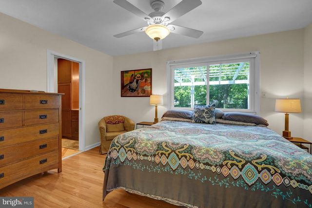 8700 LINTON LN, Alexandria, VA 22308