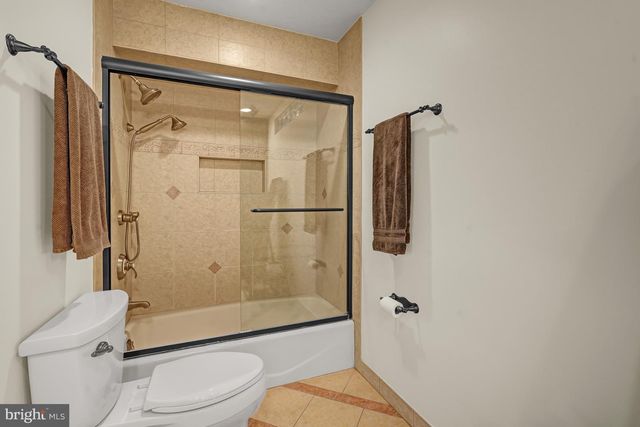 8700 LINTON LN, Alexandria, VA 22308