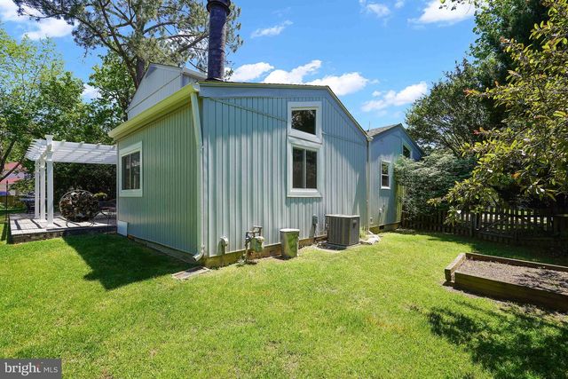 8700 LINTON LN, Alexandria, VA 22308