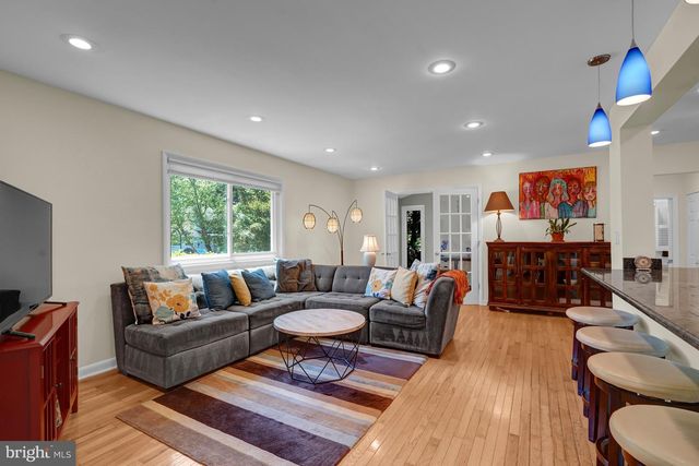 8700 LINTON LN, Alexandria, VA 22308