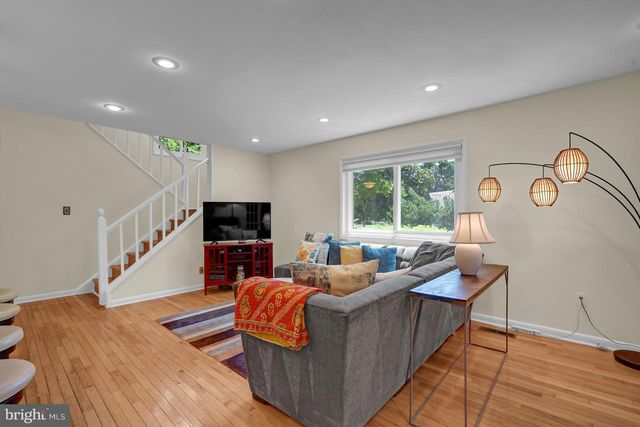 8700 LINTON LN, Alexandria, VA 22308