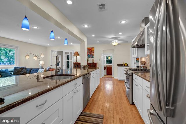 8700 LINTON LN, Alexandria, VA 22308
