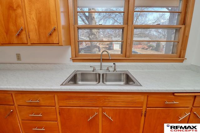 601 Skyway Road, Lincoln, NE 68505