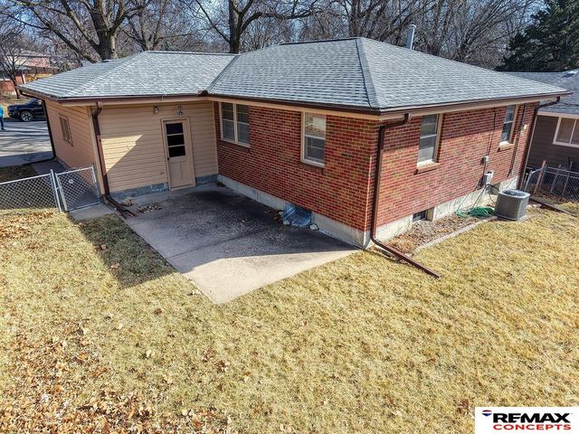 601 Skyway Road, Lincoln, NE 68505