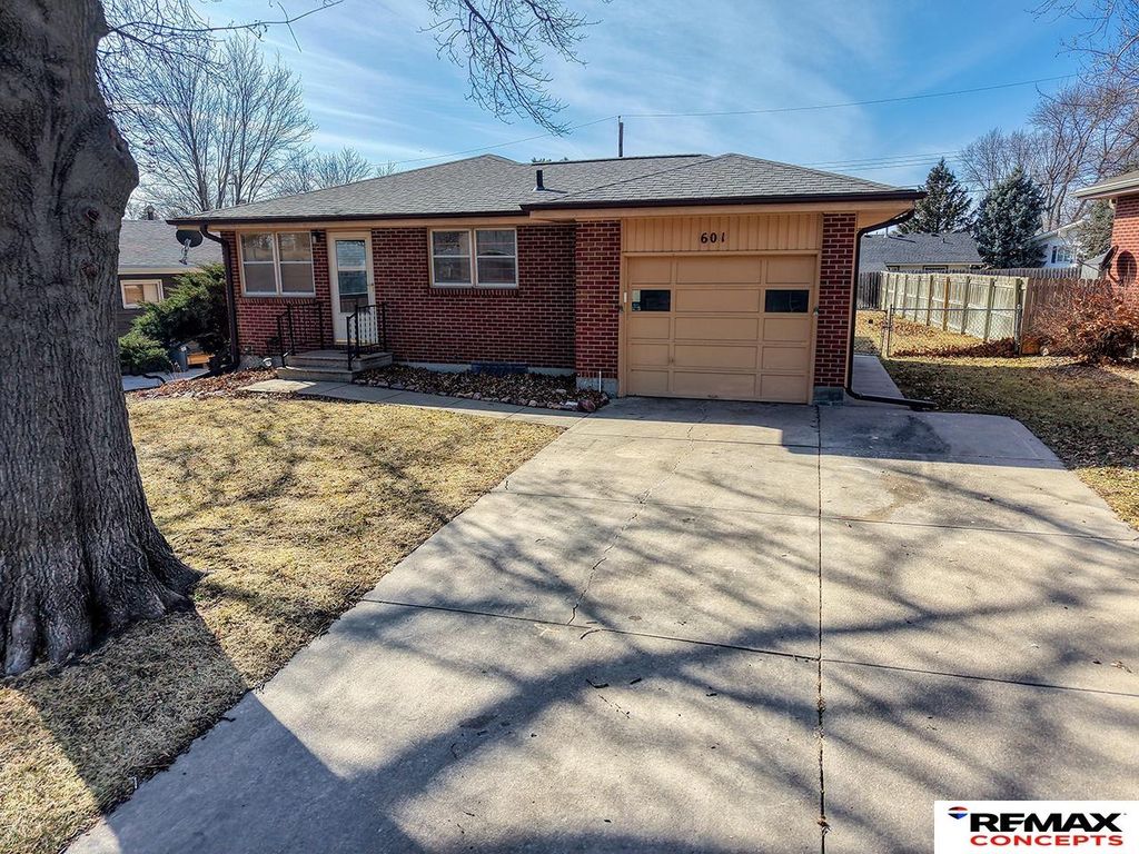 601 Skyway Road, Lincoln, NE 68505