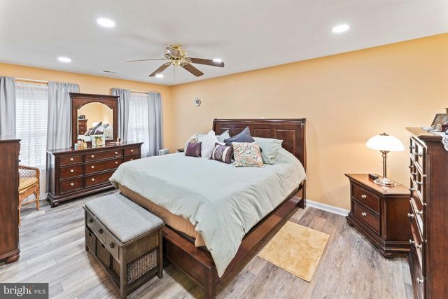 23 LONGWOOD DR, Stafford, VA 22556