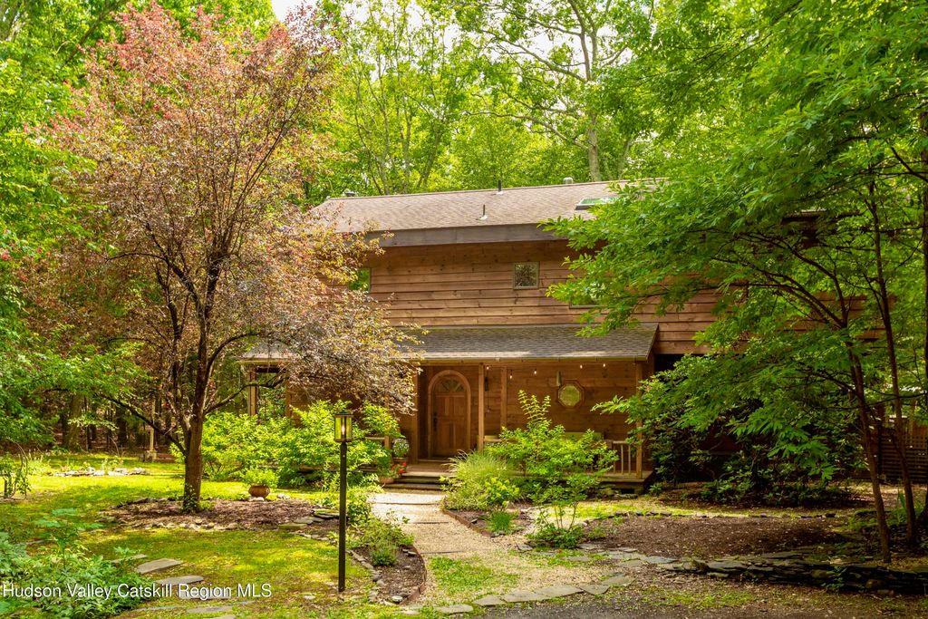 31 Moonlight Lane, Saugerties, NY 12477