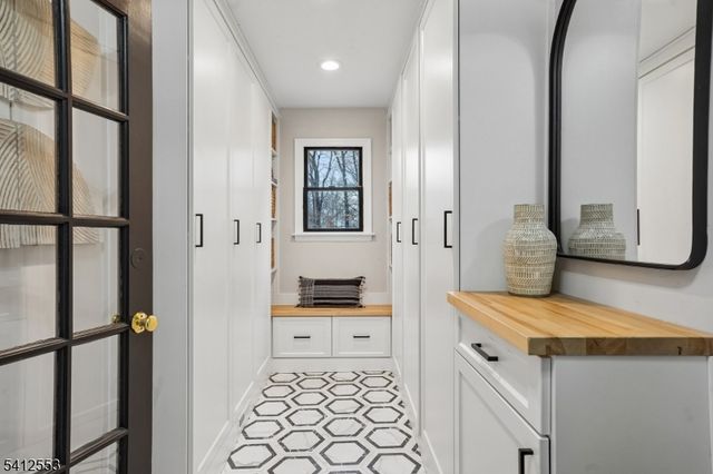 8 Oak Park Dr, Morris Twp., NJ 07960