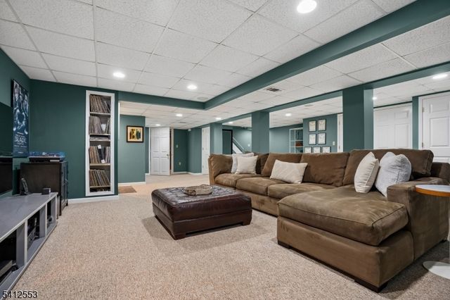 8 Oak Park Dr, Morris Twp., NJ 07960