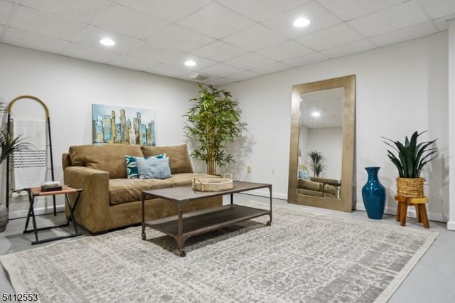 8 Oak Park Dr, Morris Twp., NJ 07960