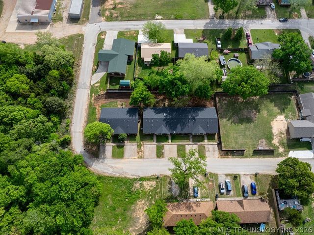 708 Oakdale Lane D, Madill, OK 73446