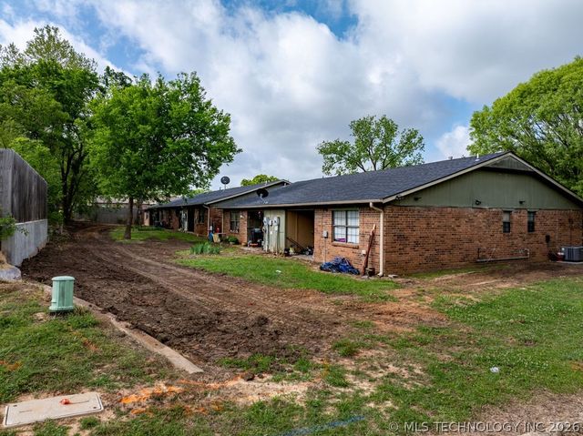 708 Oakdale Lane D, Madill, OK 73446