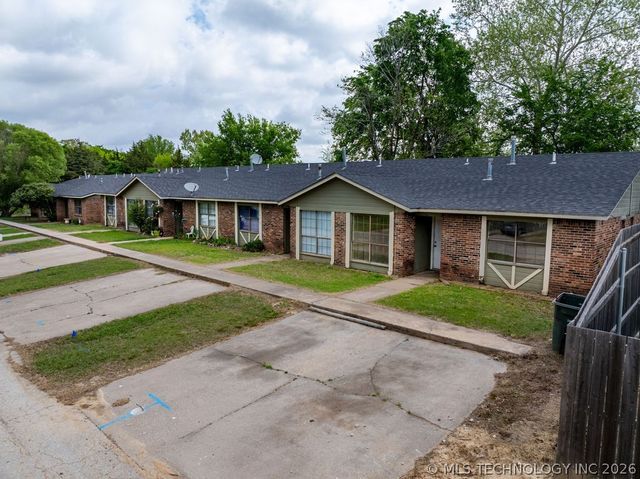 708 Oakdale Lane D, Madill, OK 73446