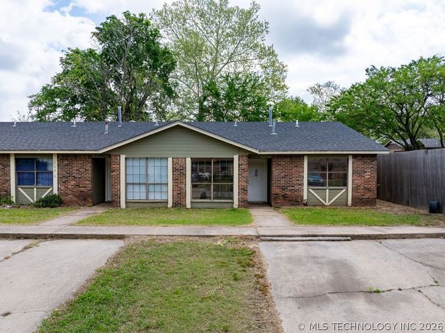 708 Oakdale Lane D, Madill, OK 73446