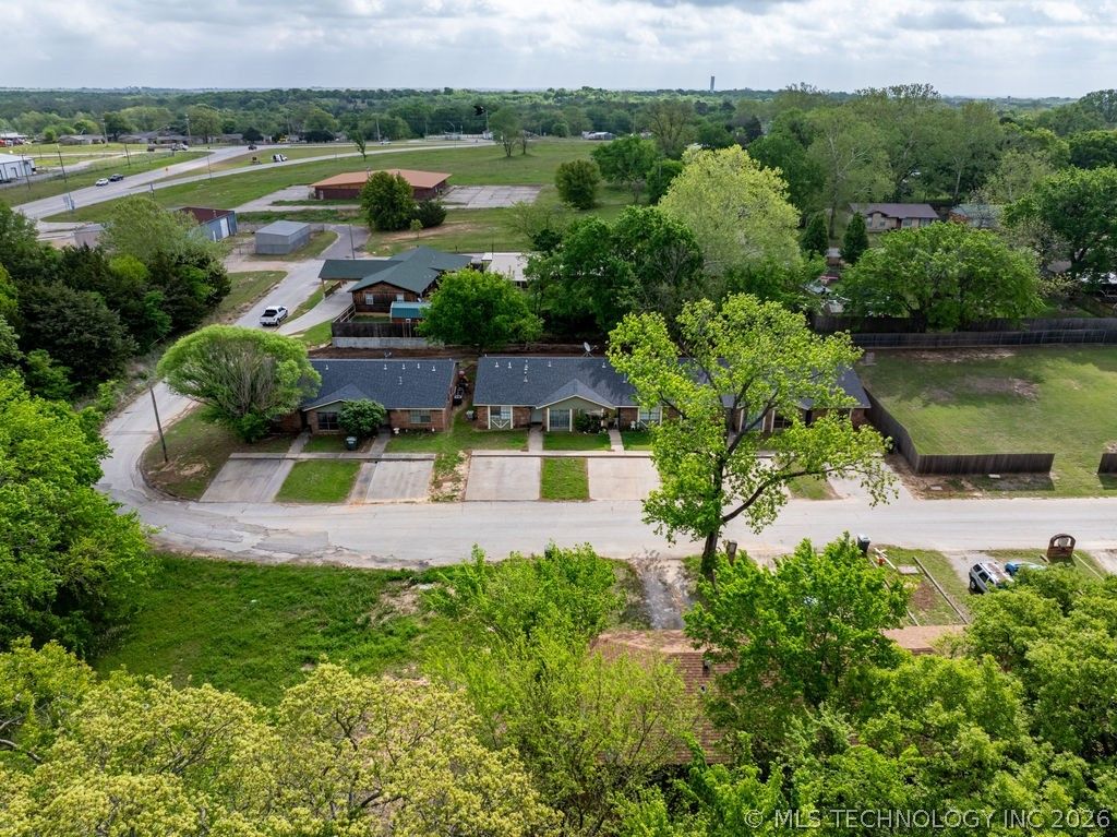 708 Oakdale Lane D, Madill, OK 73446