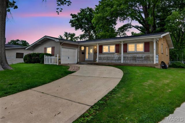 8 Lila Lane, Florissant, MO 63033