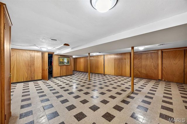 8 Lila Lane, Florissant, MO 63033
