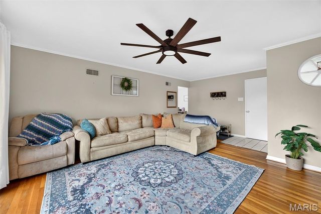 8 Lila Lane, Florissant, MO 63033