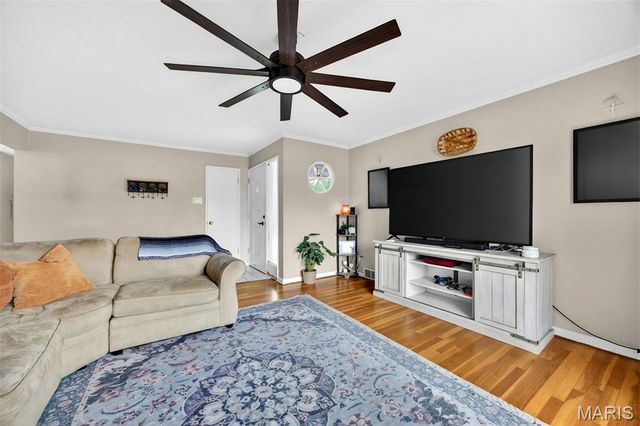 8 Lila Lane, Florissant, MO 63033