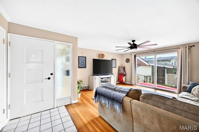 8 Lila Lane, Florissant, MO 63033