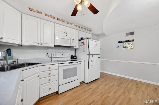 8 Lila Lane, Florissant, MO 63033