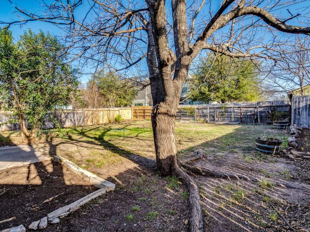 1600 Pine Knoll DR, Austin, TX 78758