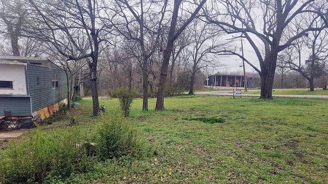 815 N Estes Avenue, Yellville, AR 72687