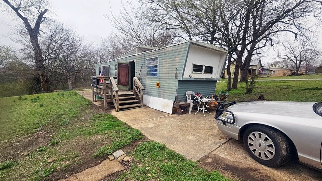 815 N Estes Avenue, Yellville, AR 72687