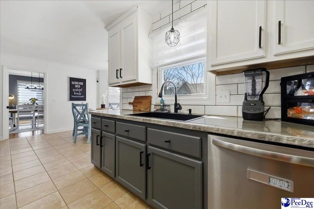 814 Old Woodlands Rd., Florence, SC 29505