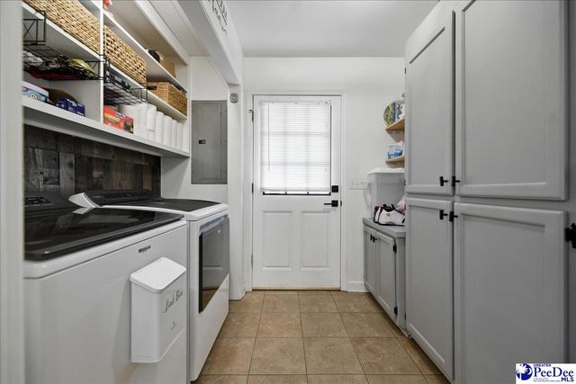 814 Old Woodlands Rd., Florence, SC 29505