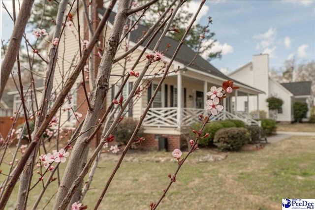 814 Old Woodlands Rd., Florence, SC 29505