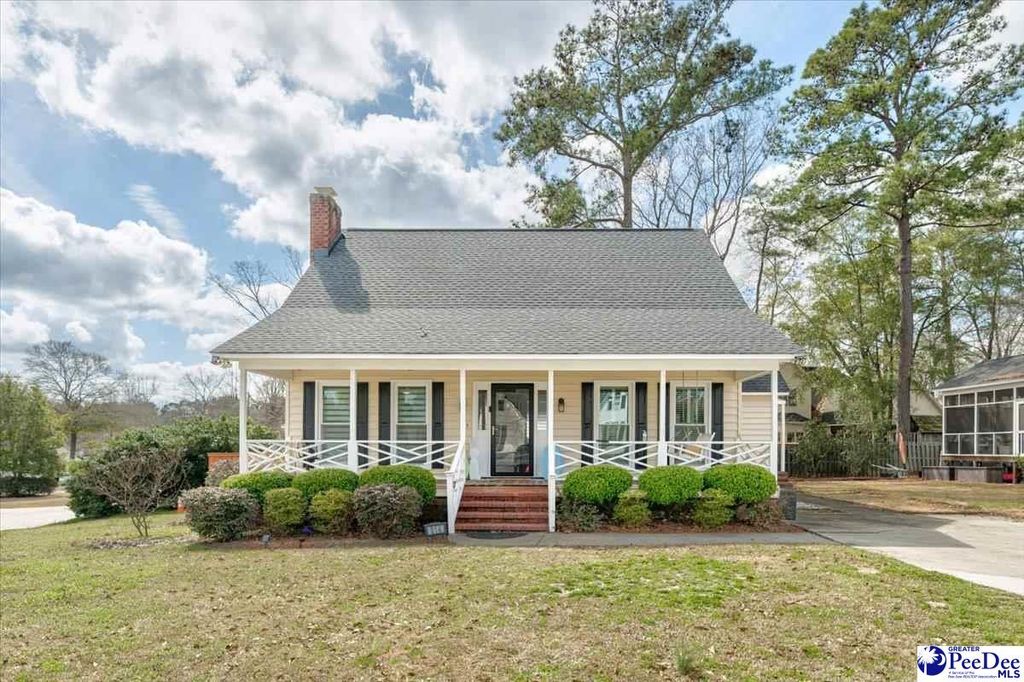 814 Old Woodlands Rd., Florence, SC 29505