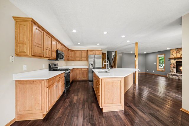 2430 Larpenteur Avenue E, Maplewood, MN 55109