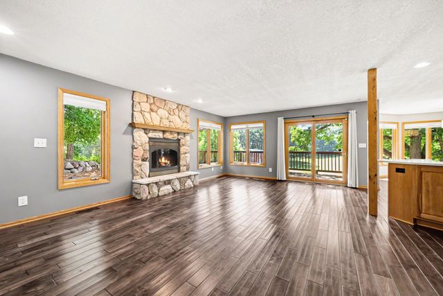 2430 Larpenteur Avenue E, Maplewood, MN 55109