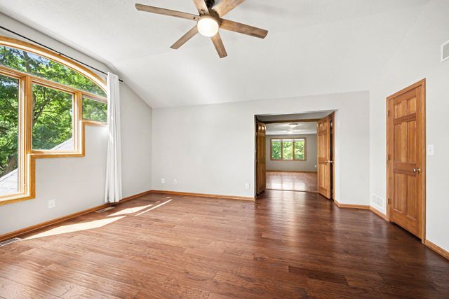 2430 Larpenteur Avenue E, Maplewood, MN 55109