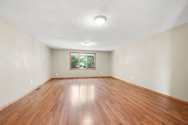 2430 Larpenteur Avenue E, Maplewood, MN 55109