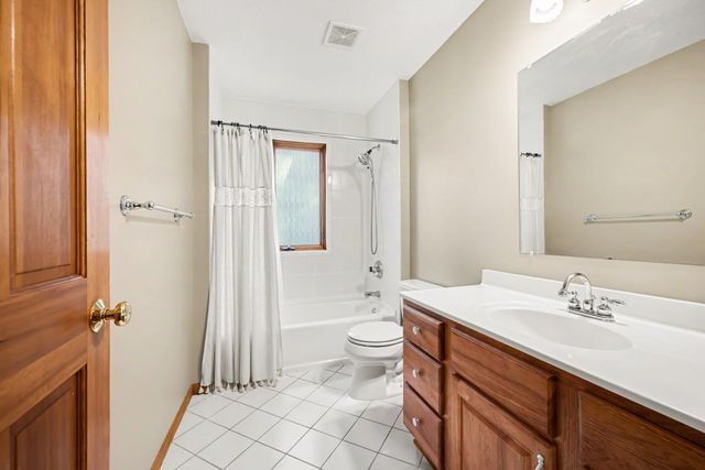 2430 Larpenteur Avenue E, Maplewood, MN 55109