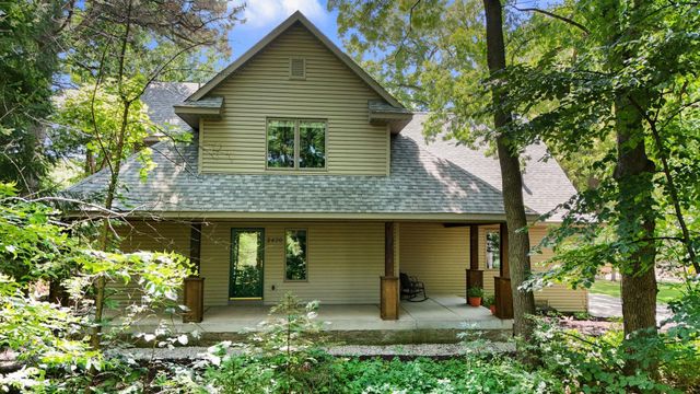 2430 Larpenteur Avenue E, Maplewood, MN 55109