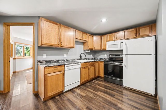 2430 Larpenteur Avenue E, Maplewood, MN 55109